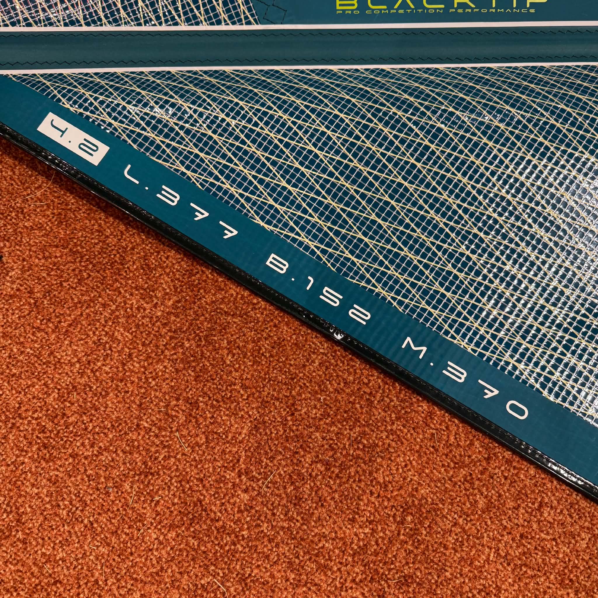 Begagnat Vindsurfingsegel 4.2 Black Tip 2024 (nytt) - 2