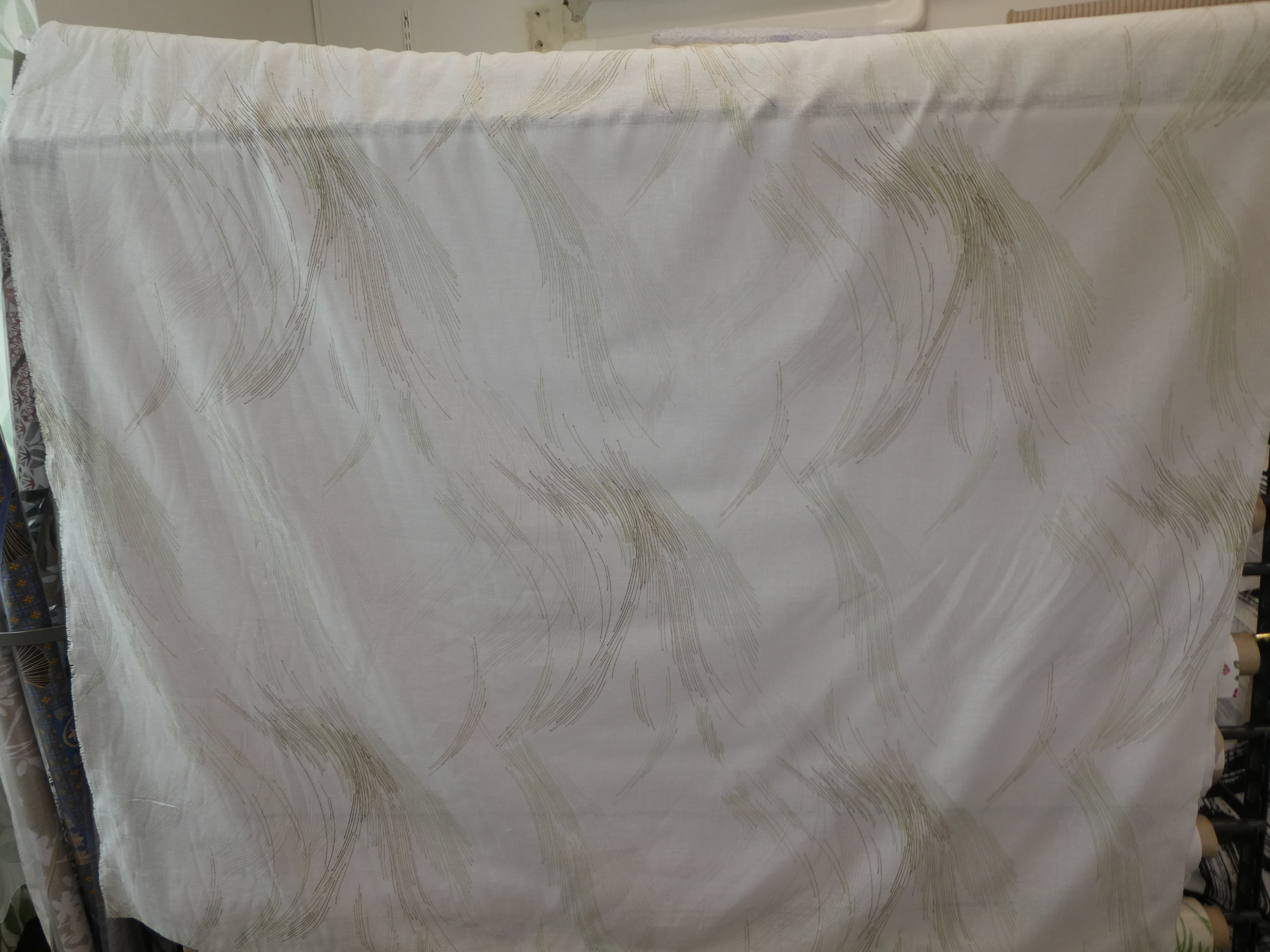 ljus botten med mönster i gröna toner - 3