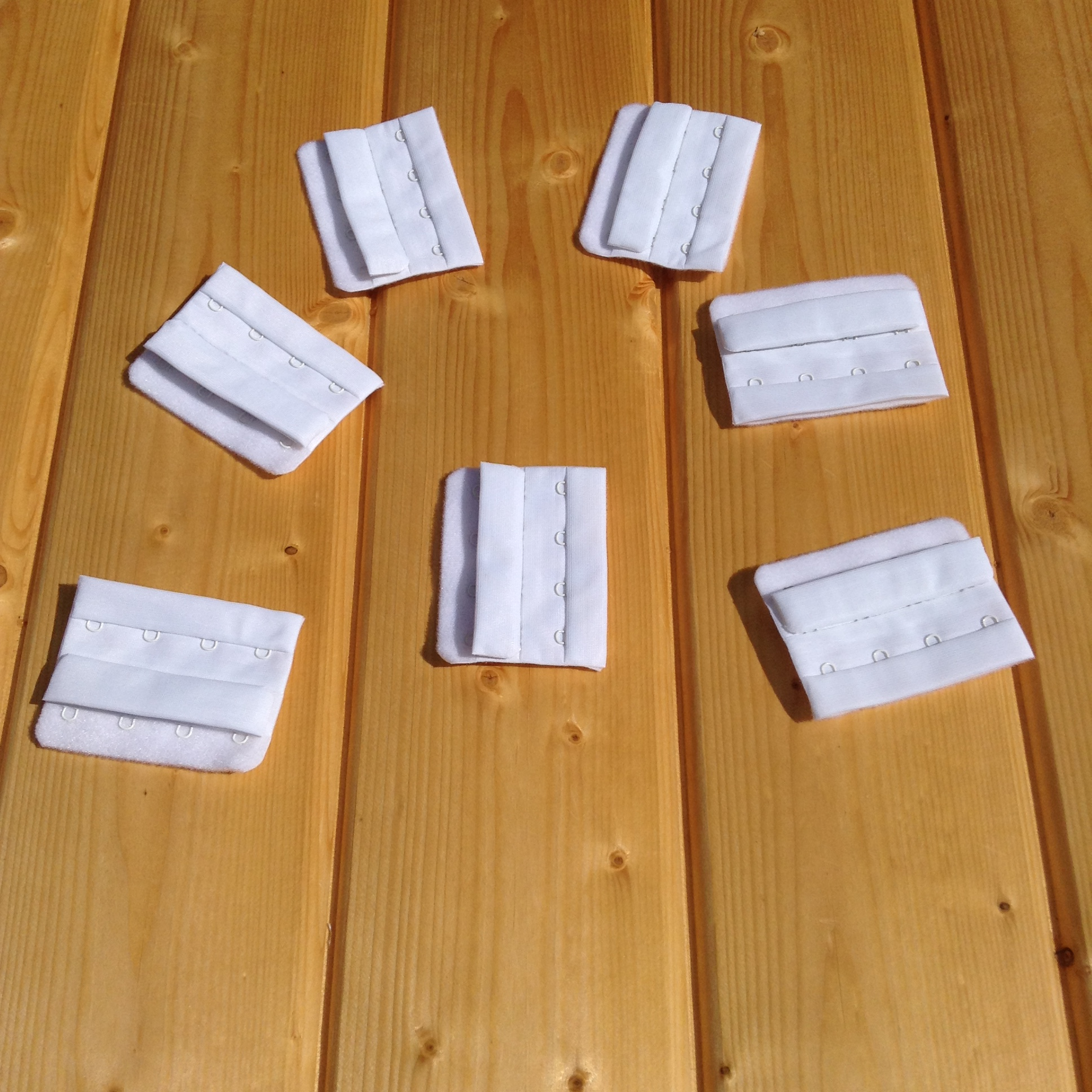 Hook & Eye 4x3 - White