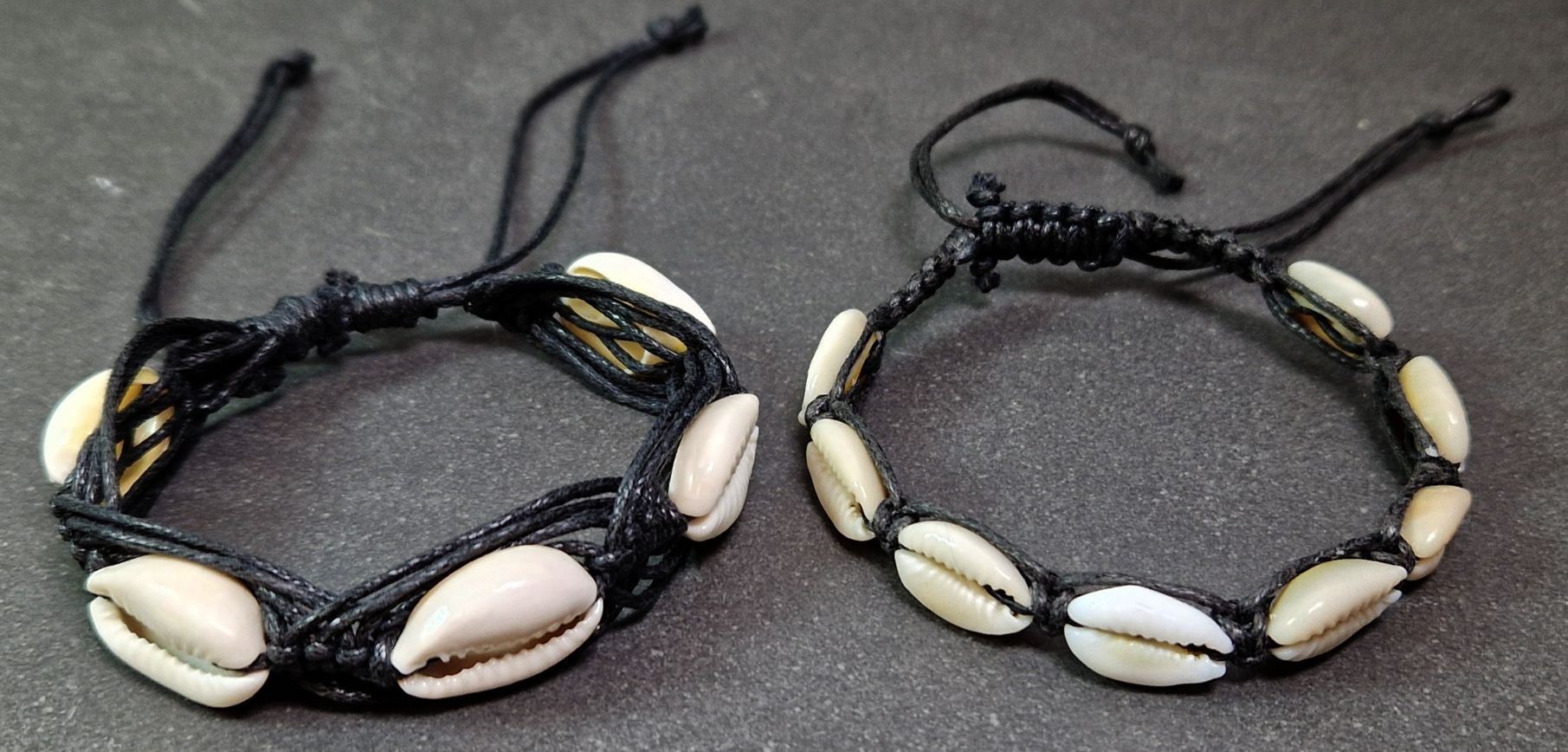 Justerbart Armband med vita snäckor - Svart - 2