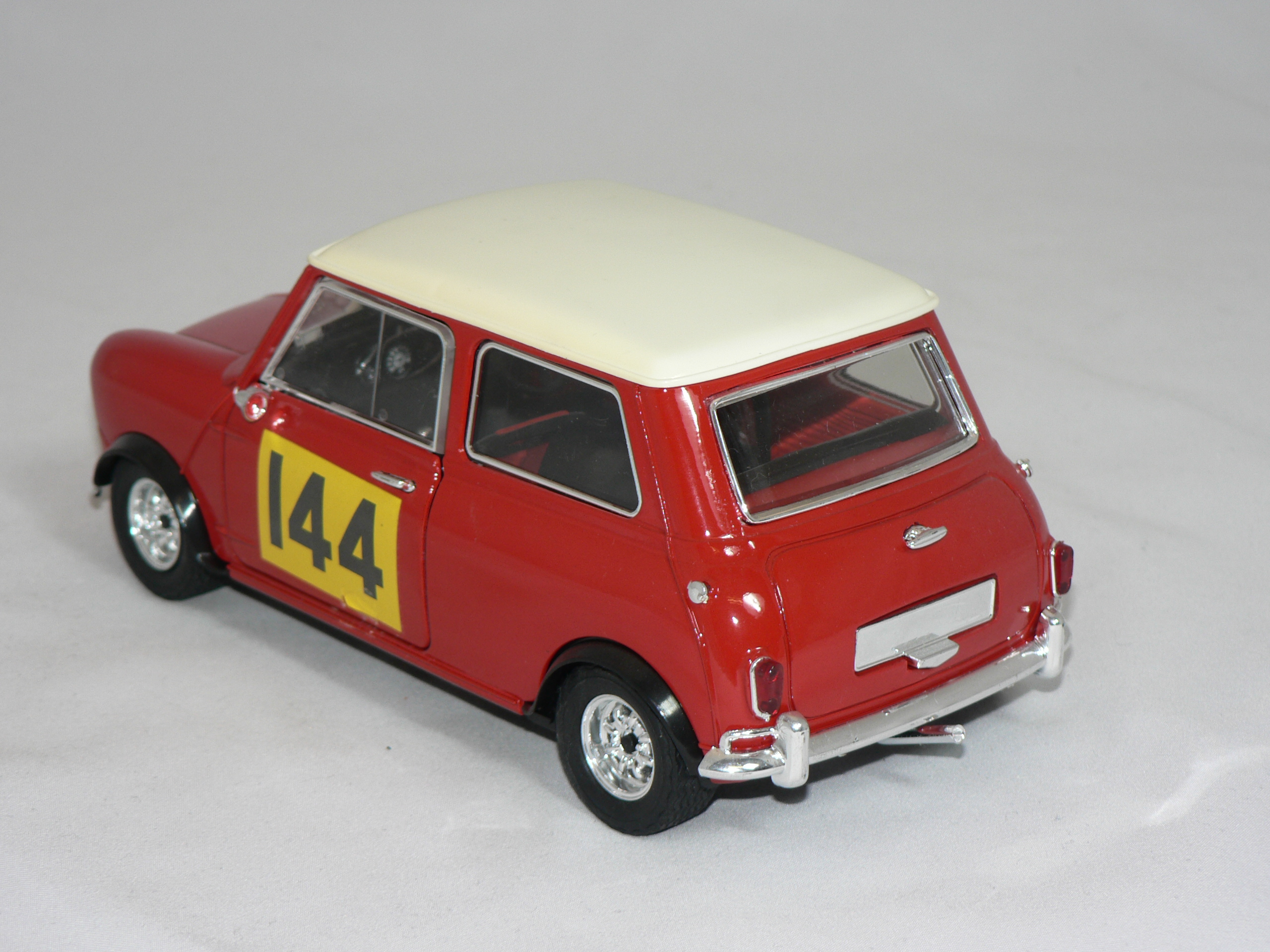 	Mini Cooper 1964 1:18 Solido - 2