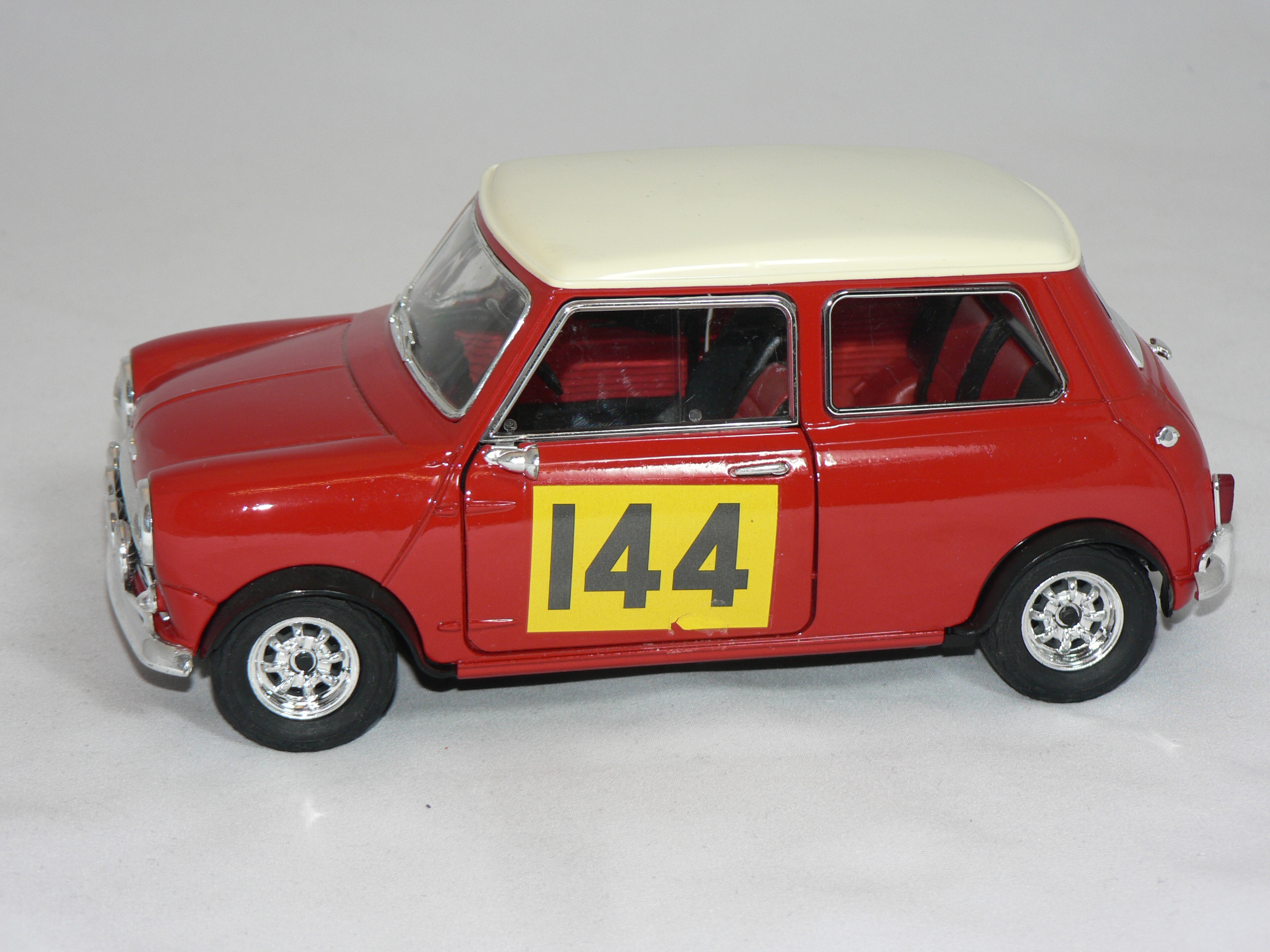 	Mini Cooper 1964 1:18 Solido - 4