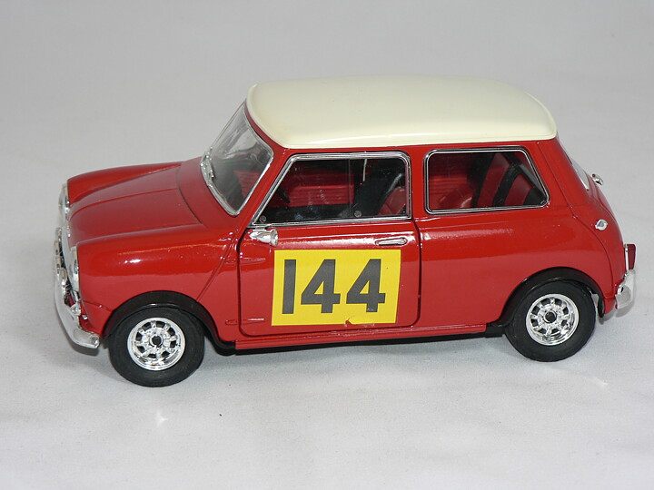	Mini Cooper 1964 1:18 Solido