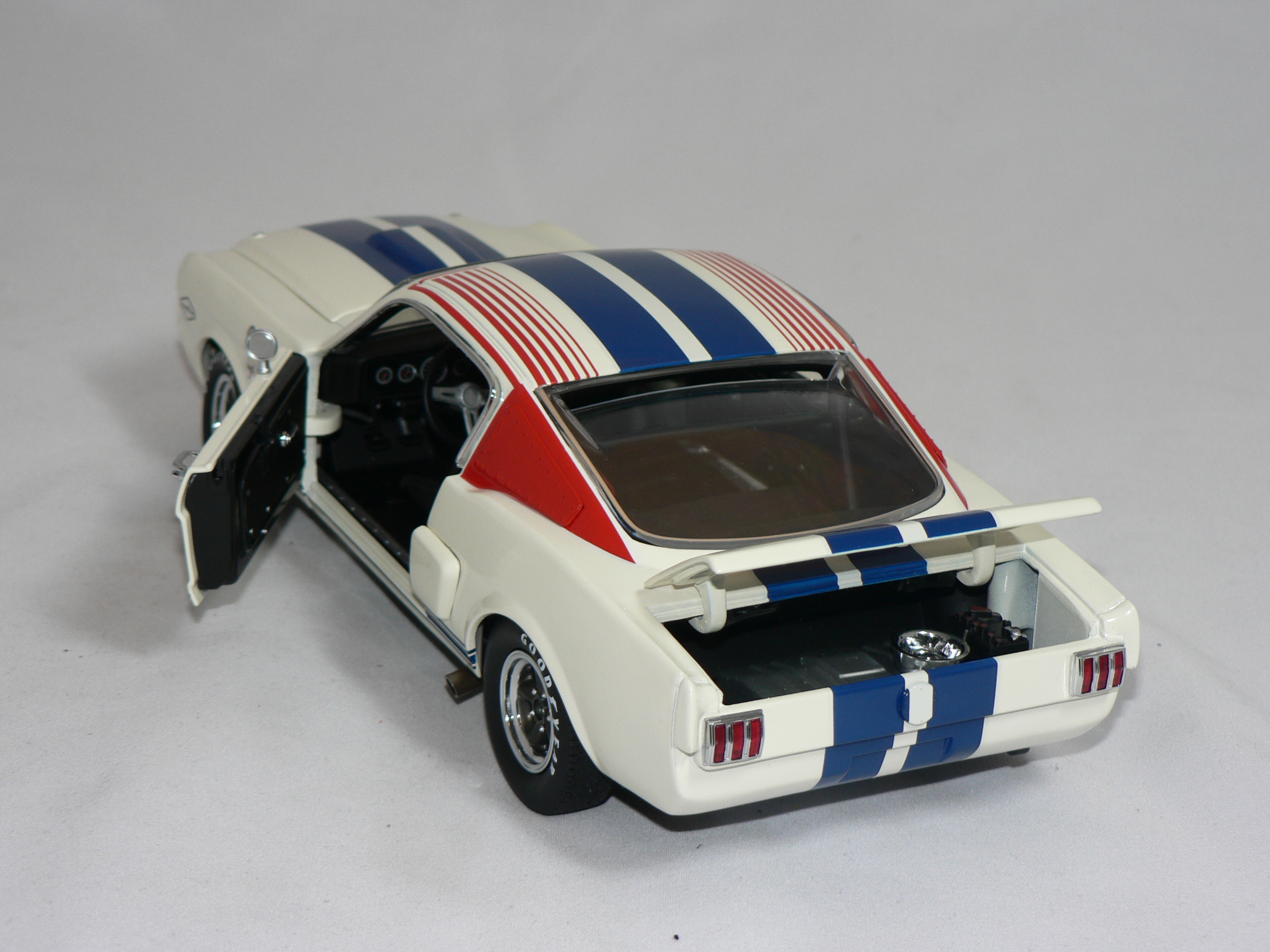 Ford Mustang  Shelby G.T.  350   1966  1:18  ExactDetail  (  #70  Hal Mc Carty ) - 4