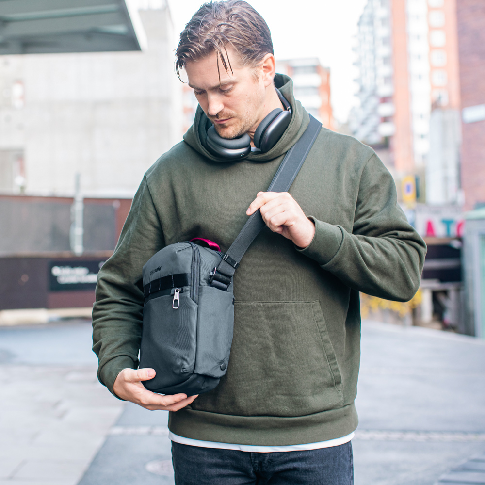 Stöldsäker väska - PACSAFE Metrosafe X Anti-Theft Vertical Crossbody Slate - 3