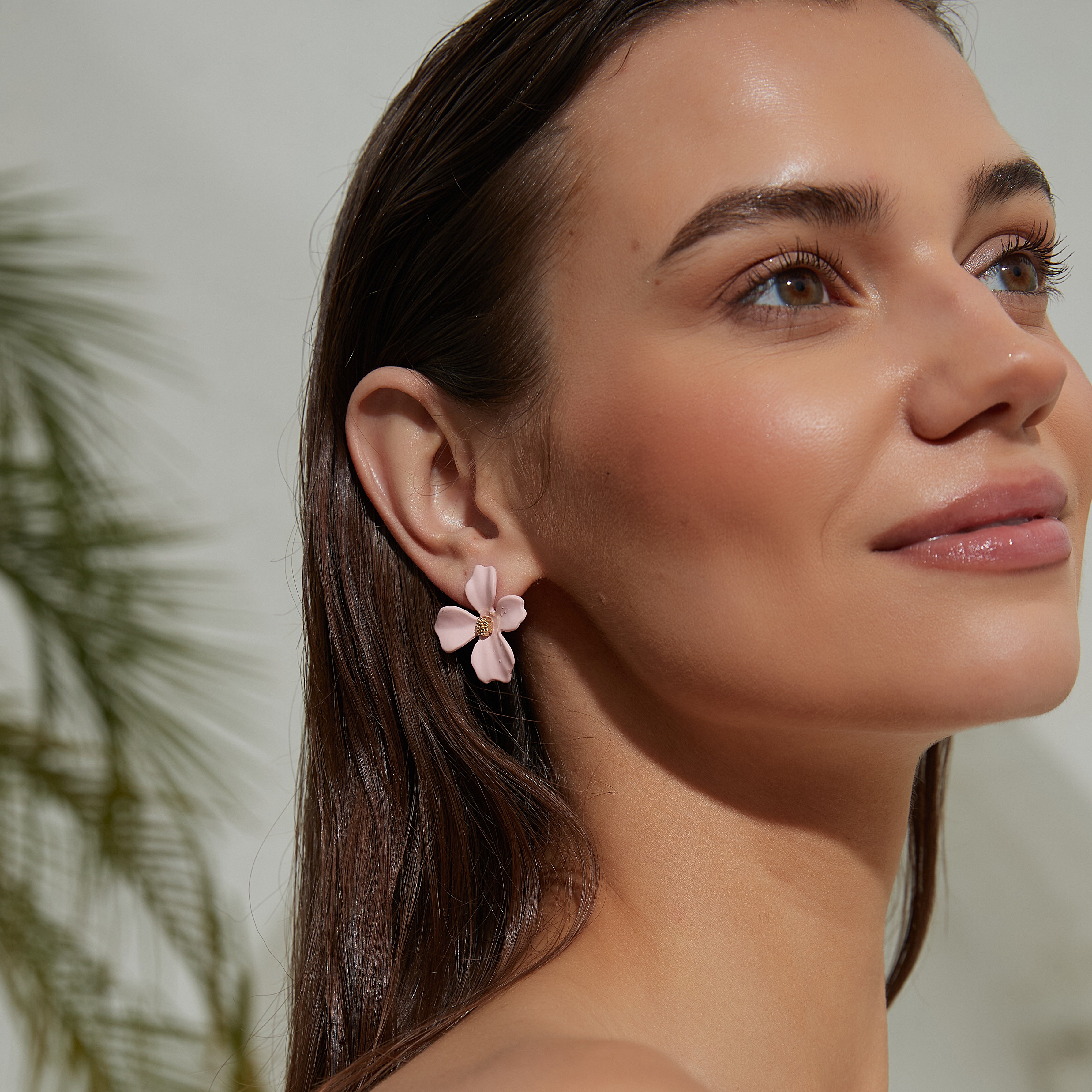 Lilly flower earring, light pink