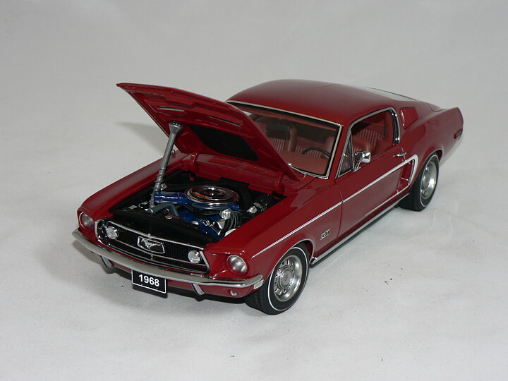 Ford Mustang  GT 390  1968  1:18  AutoArt