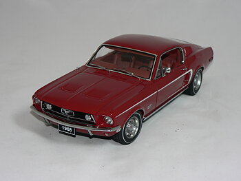 Ford Mustang  GT 390  1968  1:18  AutoArt