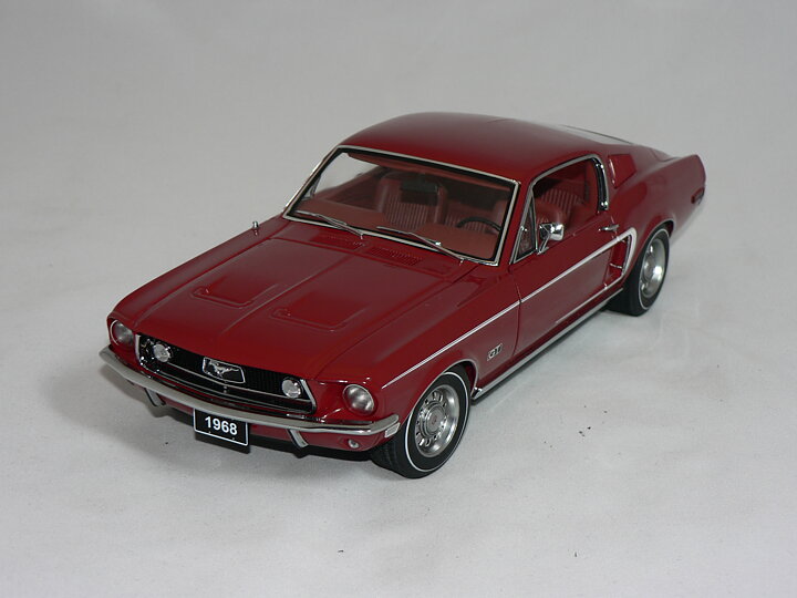 Ford Mustang  GT 390  1968  1:18  AutoArt