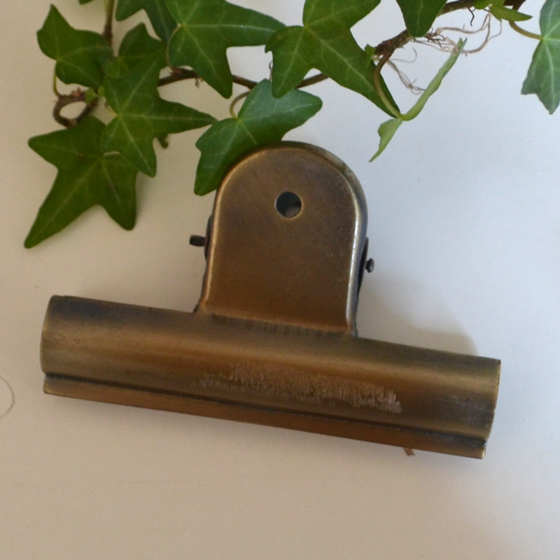 Pappersklämma - antik mässing stor