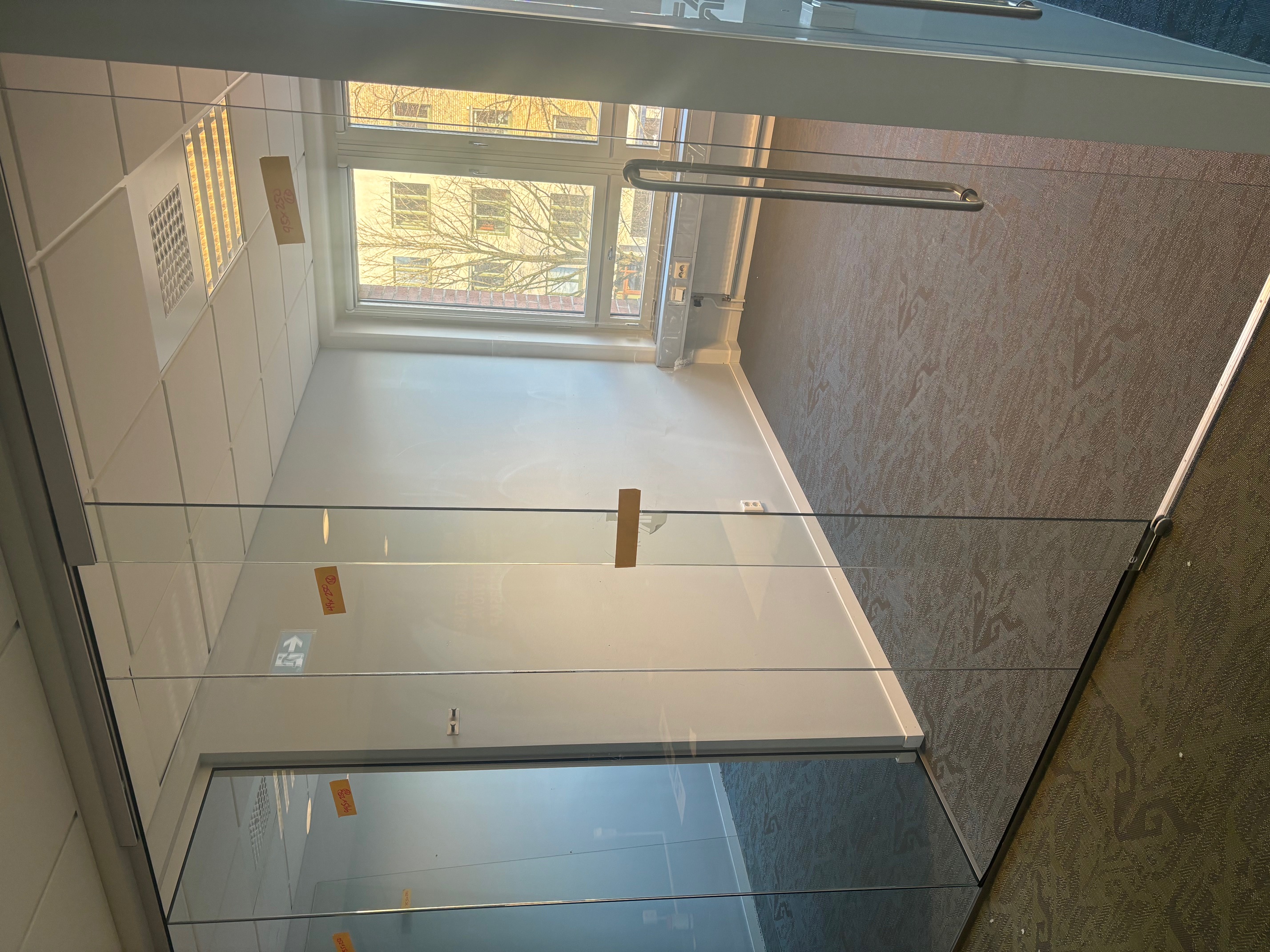 Glasparti med skjutdörr 10mm, 231x253cm