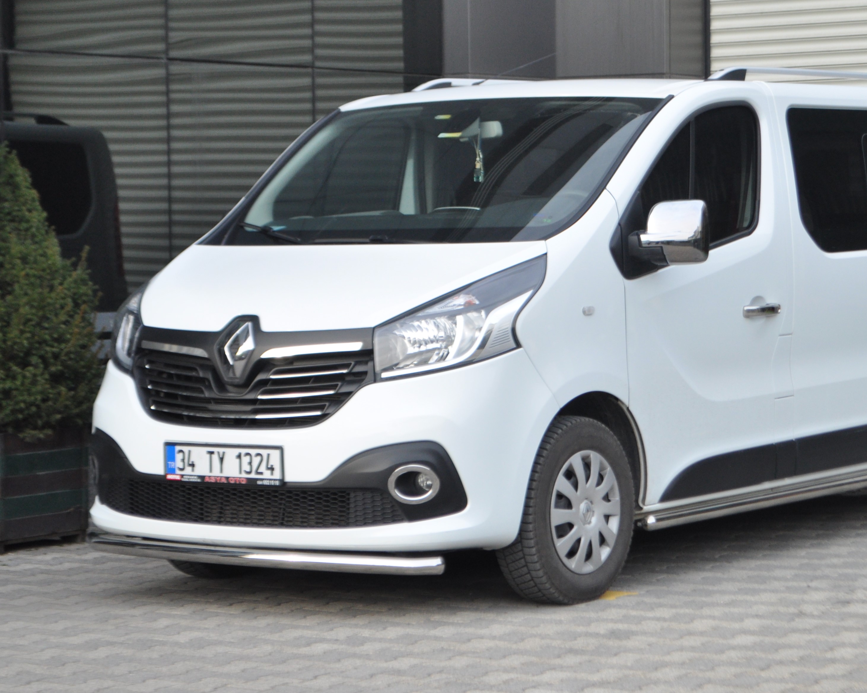 LOWBAR frontbåge - Renault Trafic 2015-2019