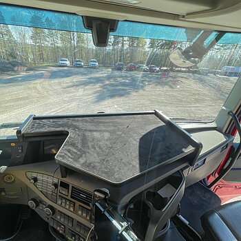 Centered table Volvo FH4