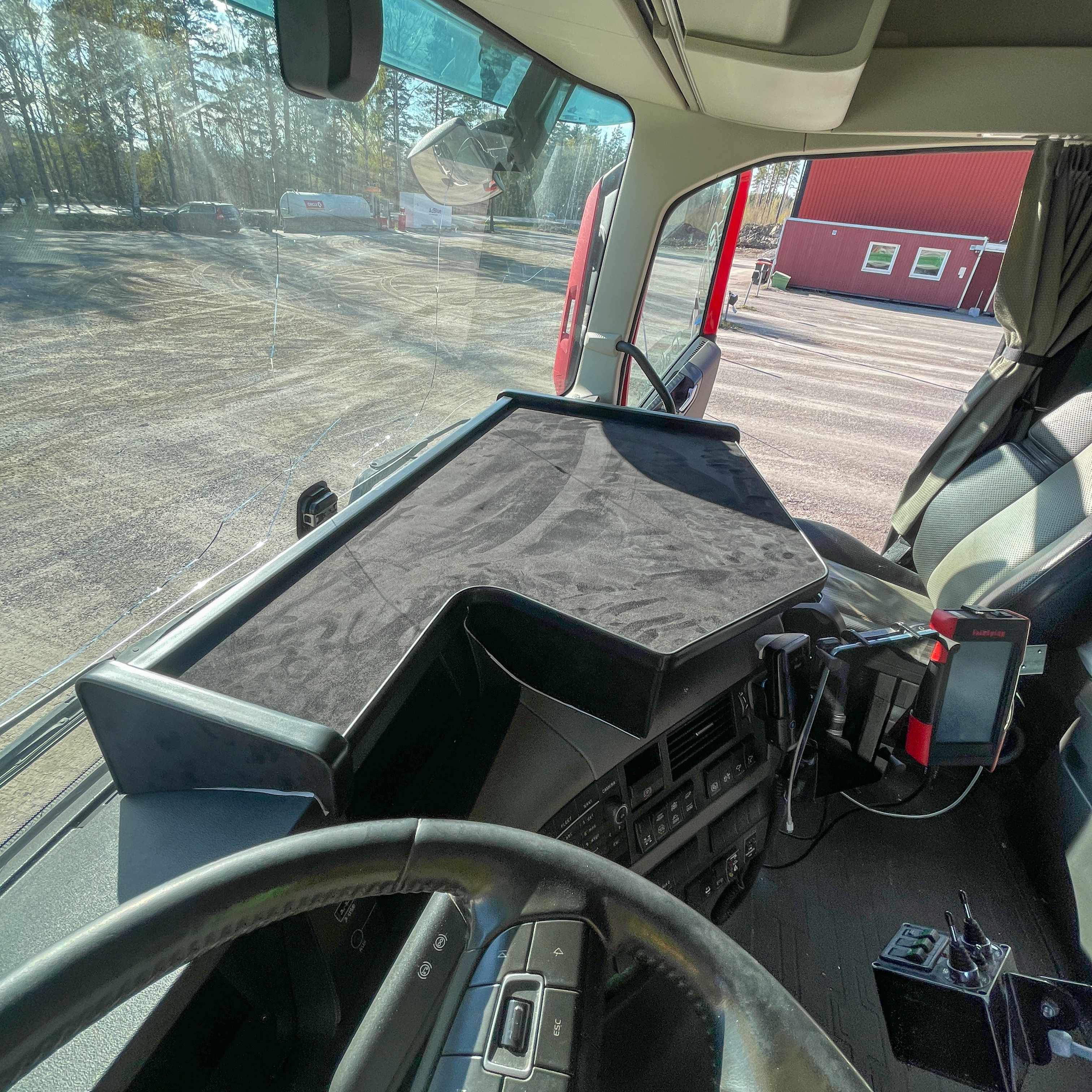 Centered table Volvo FH4 - 4