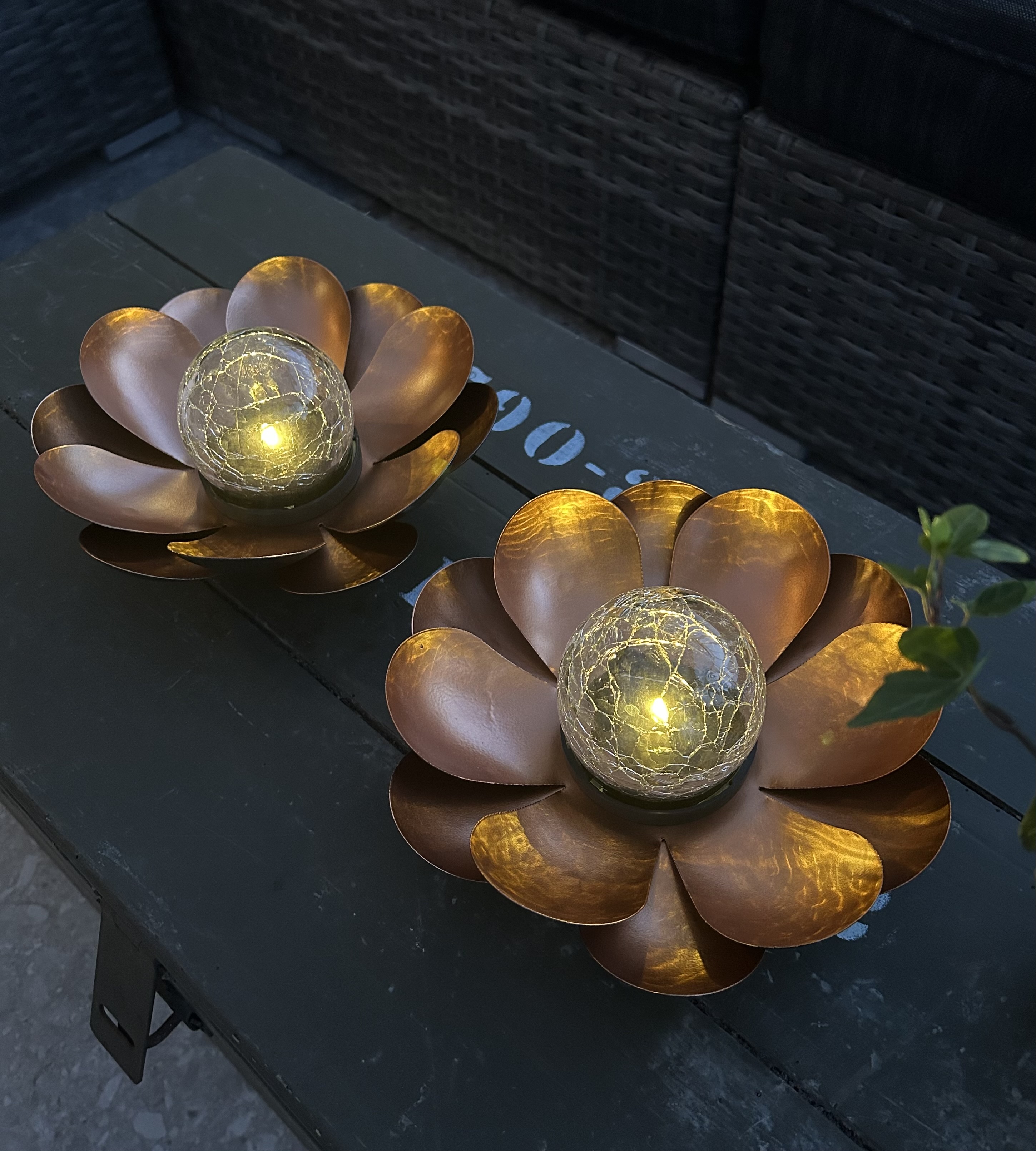 Solcellslampa Lotus i metall 21 cm