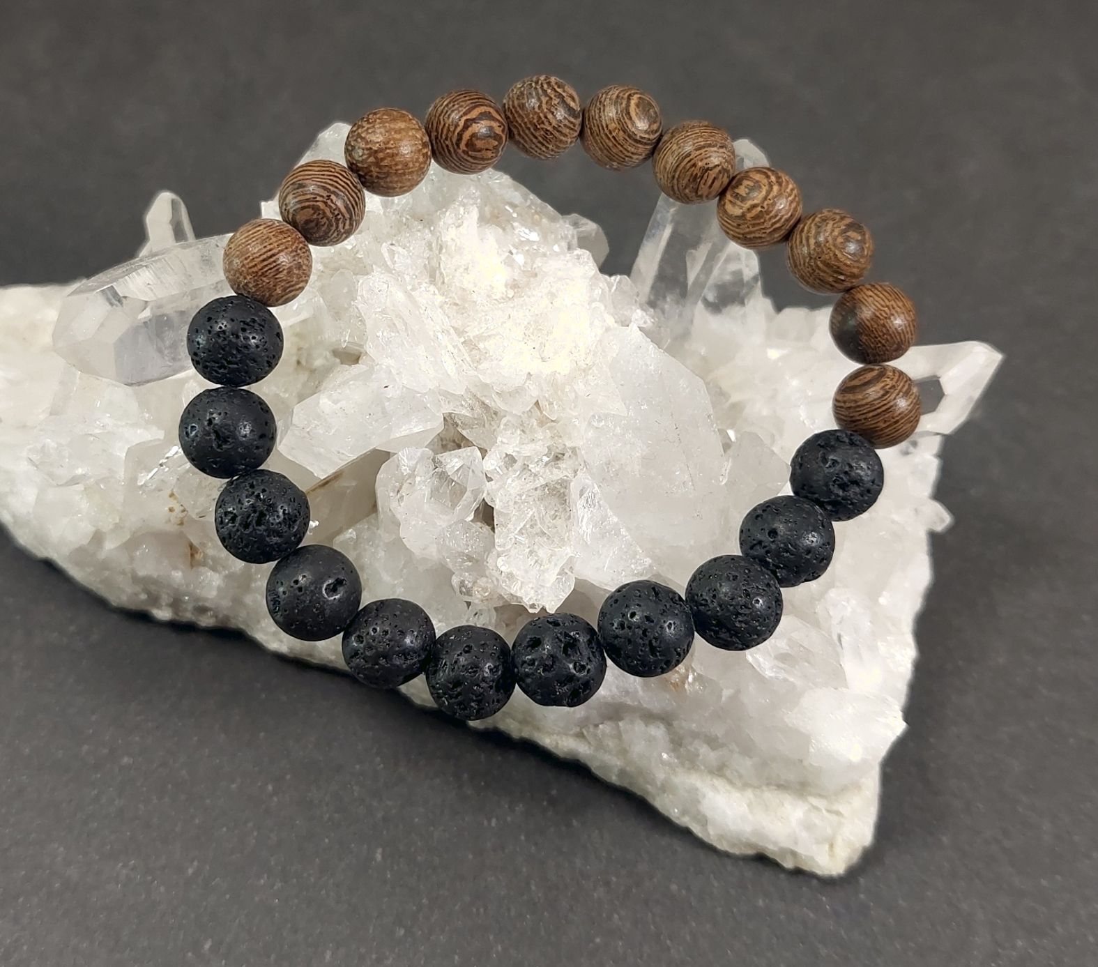  Armband  i Zebraträ och Lava Sten   - 8mm  Pärlor