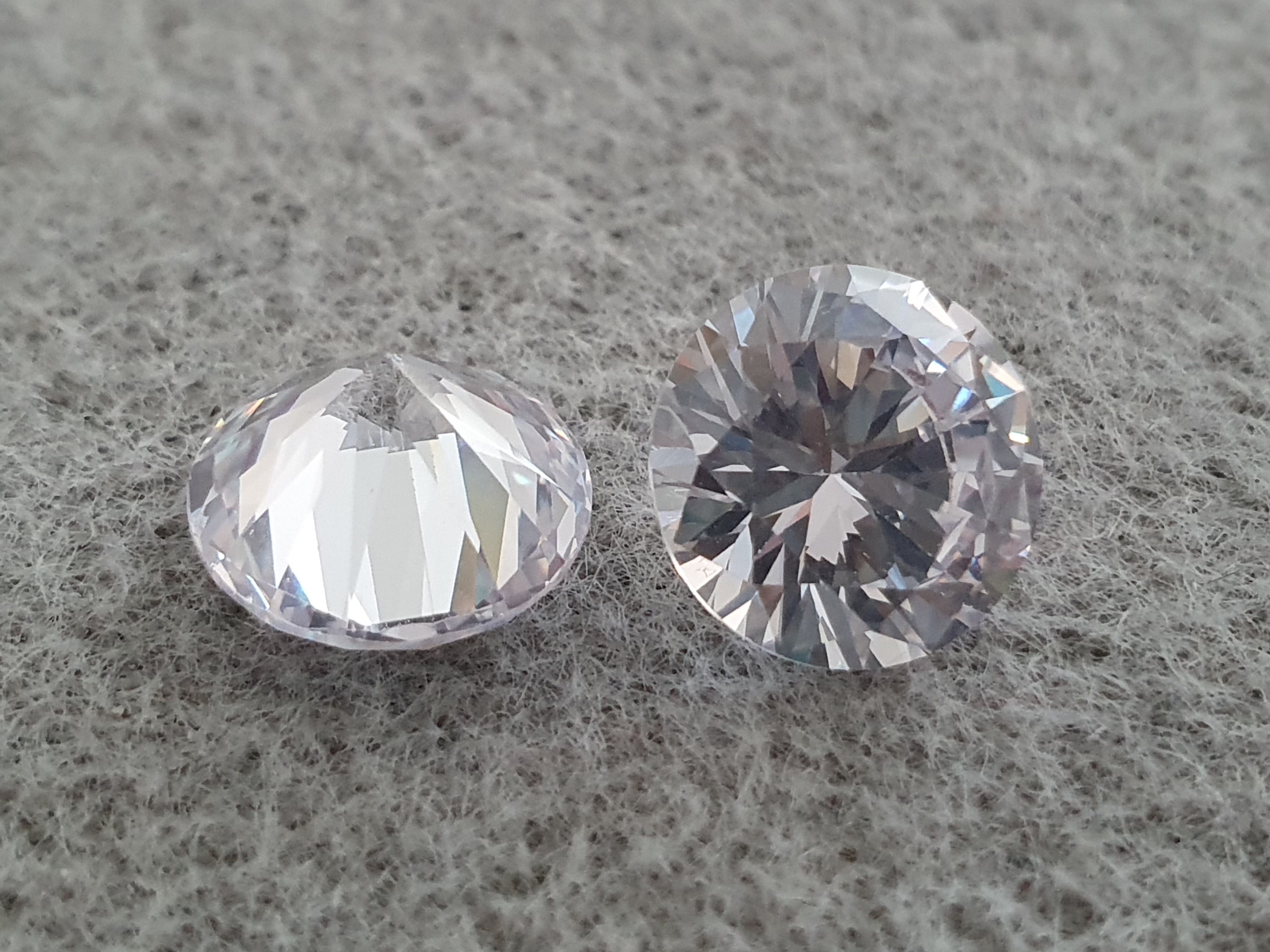 Cubic Zirkonia rund vit 10mm AA+ Styck