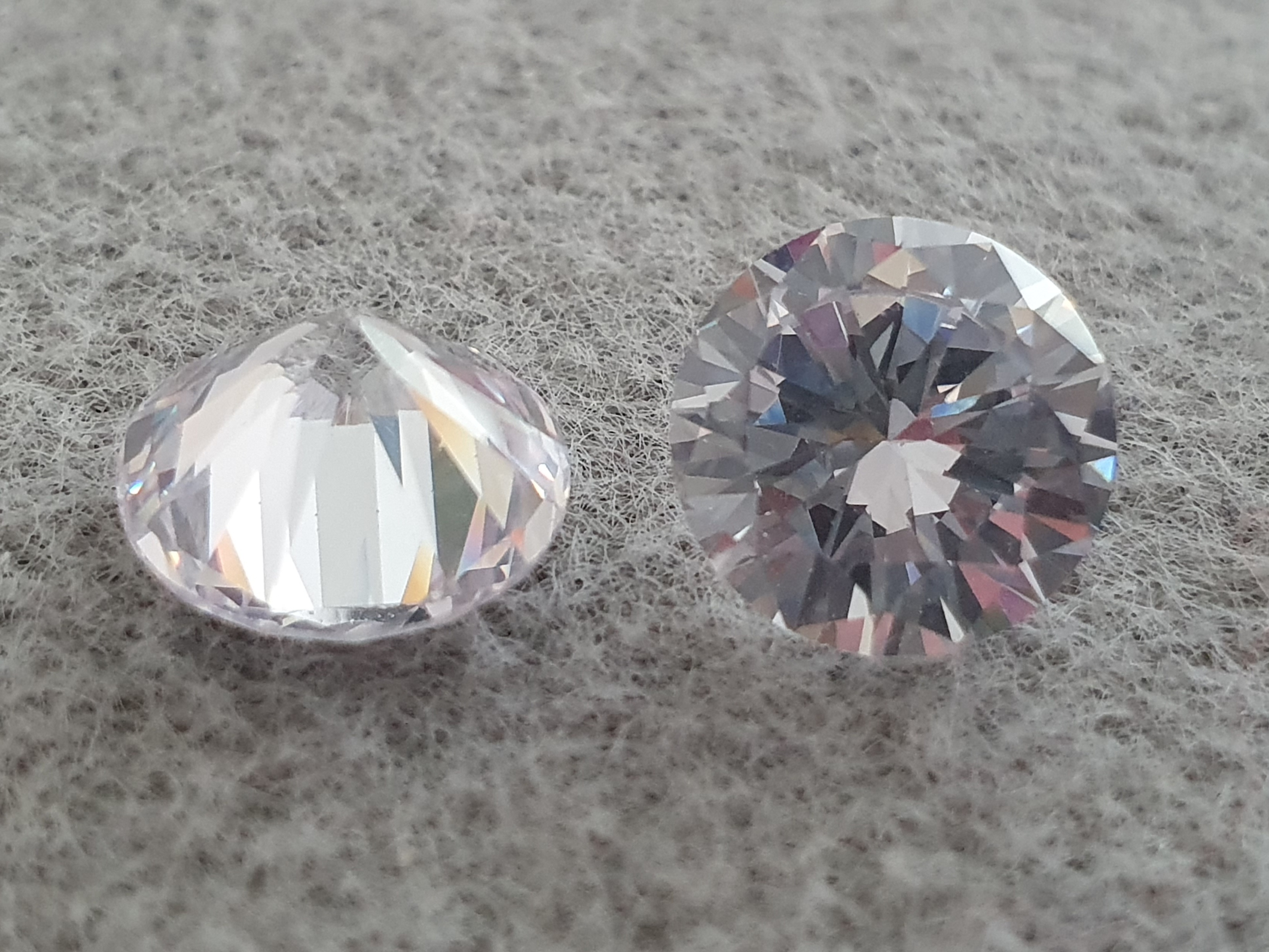 Cubic Zirkonia rund vit 10mm AA+ Styck - 2