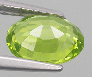 Preciosa piedra preciosa de peridoto natural ovalado de 1,20 ct. - 2