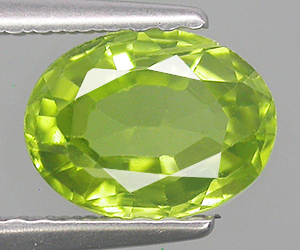Preciosa piedra preciosa de peridoto natural ovalado de 1,20 ct.