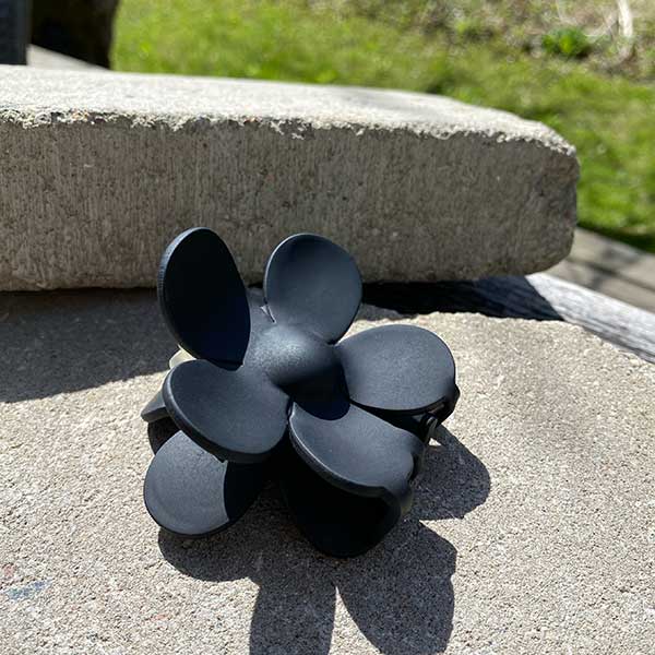 Annica Vallin - Hårklämma L Flower Black  - 2