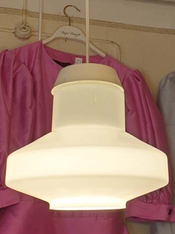 Taklampa vitt glas 1970-tal 
