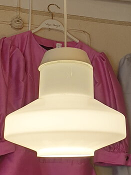 Taklampa vitt glas 1970-tal 