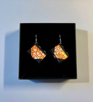 Bookie : Orange Flower Arches Örhängen - Handgjorda miniatyrböcker på krokar i sterling silver!