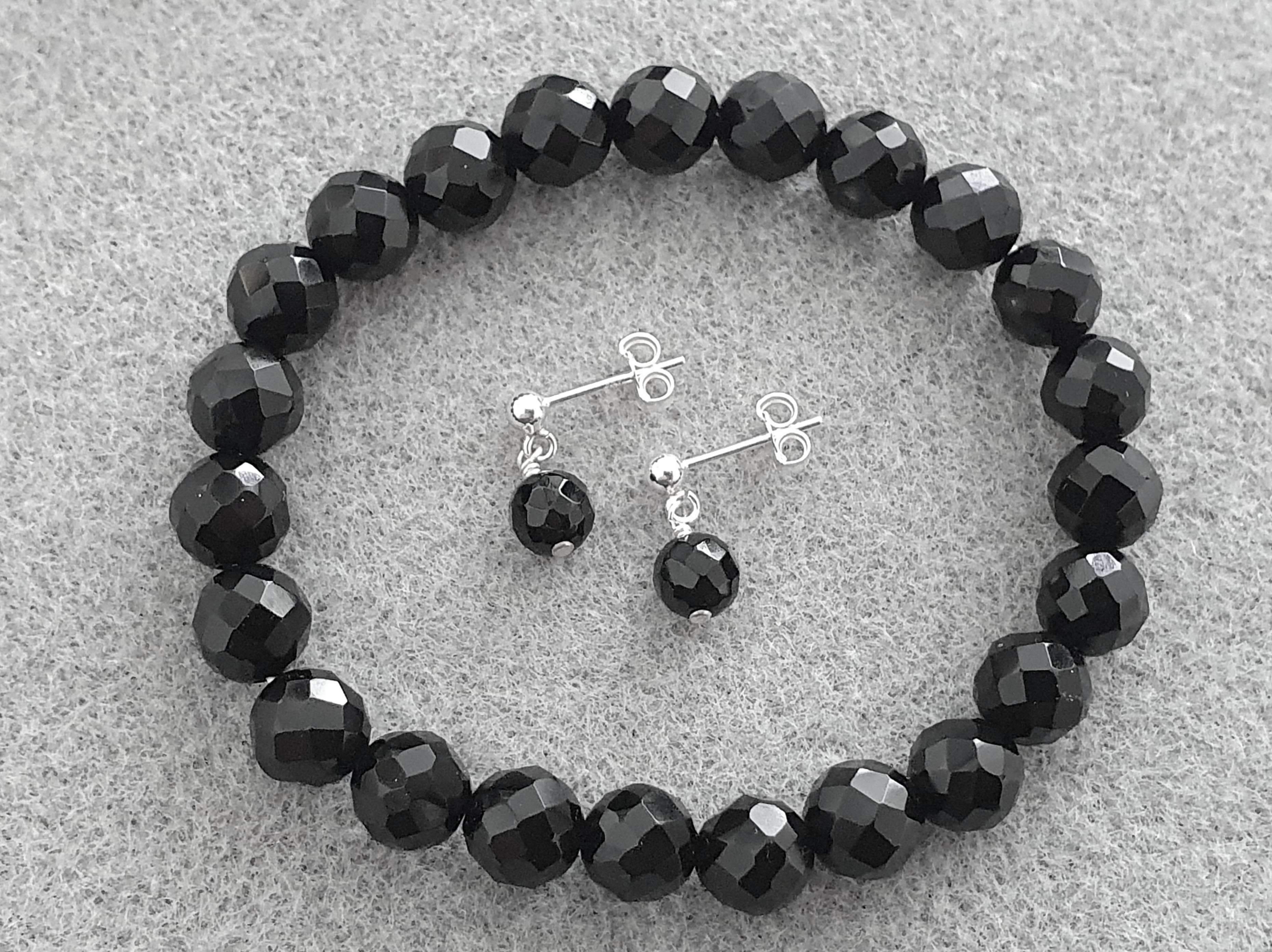 Set: black onyx bracelet (8 mm) and earrings (6 mm), faceted stone, 925 silver
