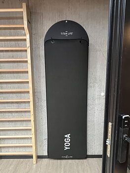 Titan väggfäste till träningsmattor