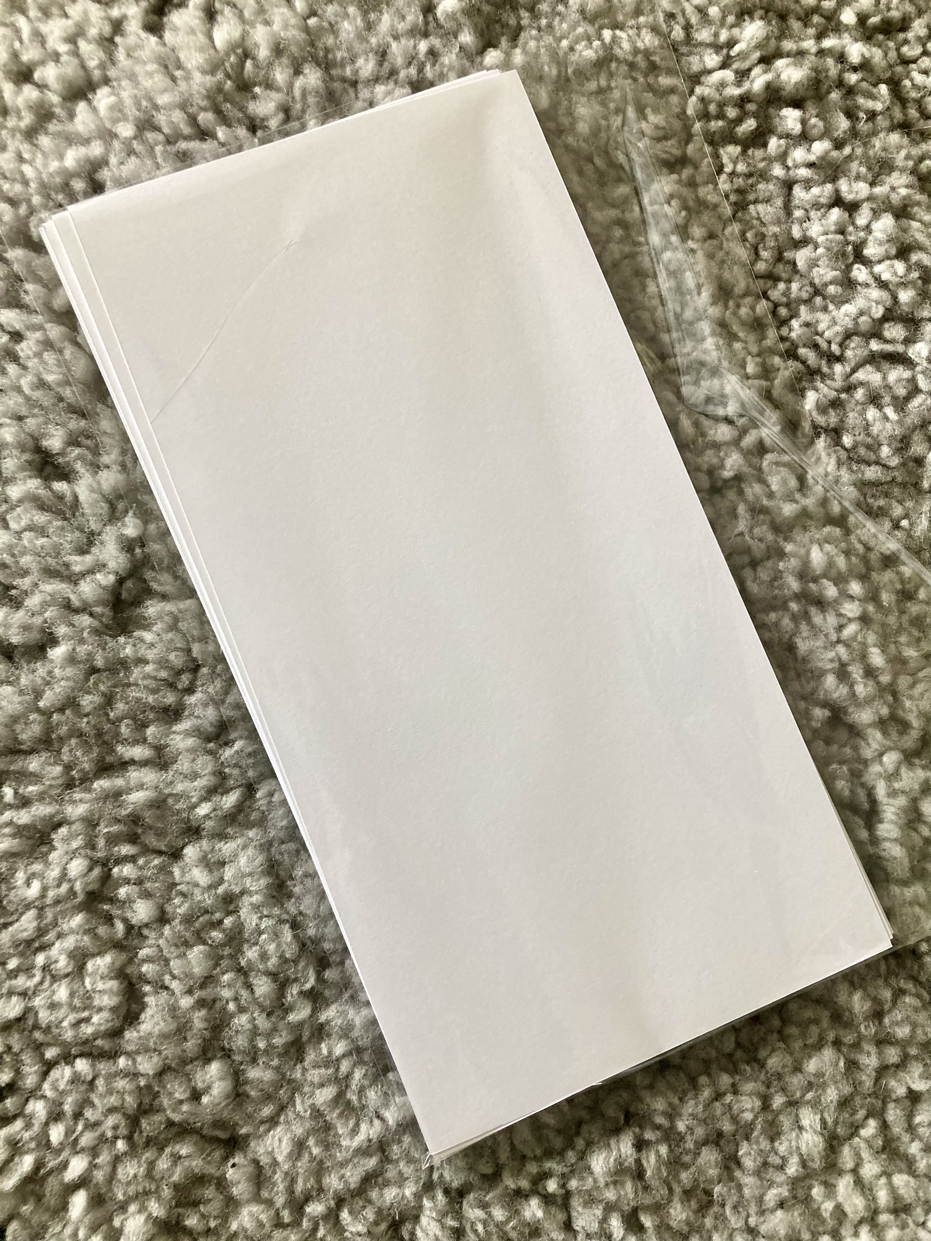 KiAs Design -Vita 15x30 cm ,10 st, 200 gr