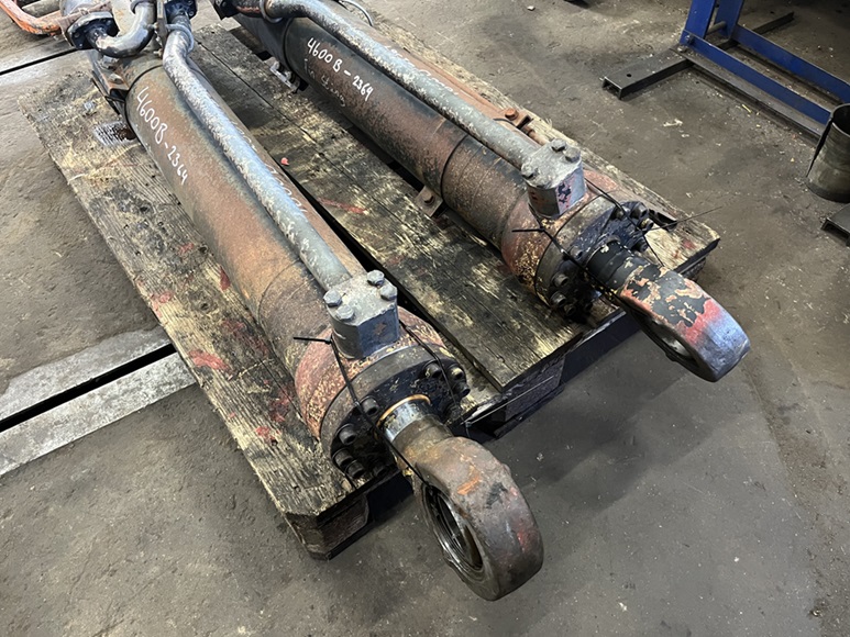 Tilt cylinder BM 4600B - 3