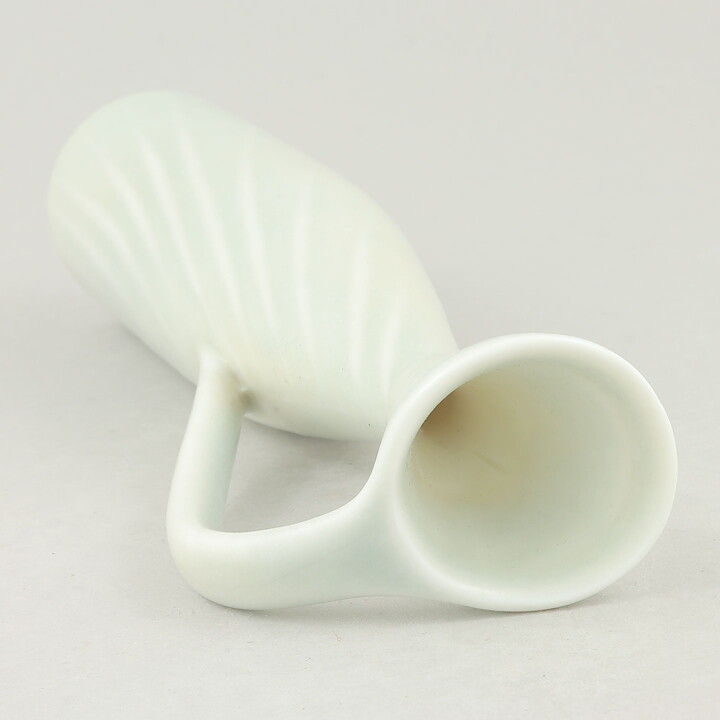 カールハリー・スタルハーネ  スレンダーな白いベース  (17cm)  1950年代