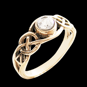 Keltisk brons ring med en vacker kristall.