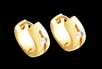 4.0 mm. Guldfärgade stålörhängen med Bling.
