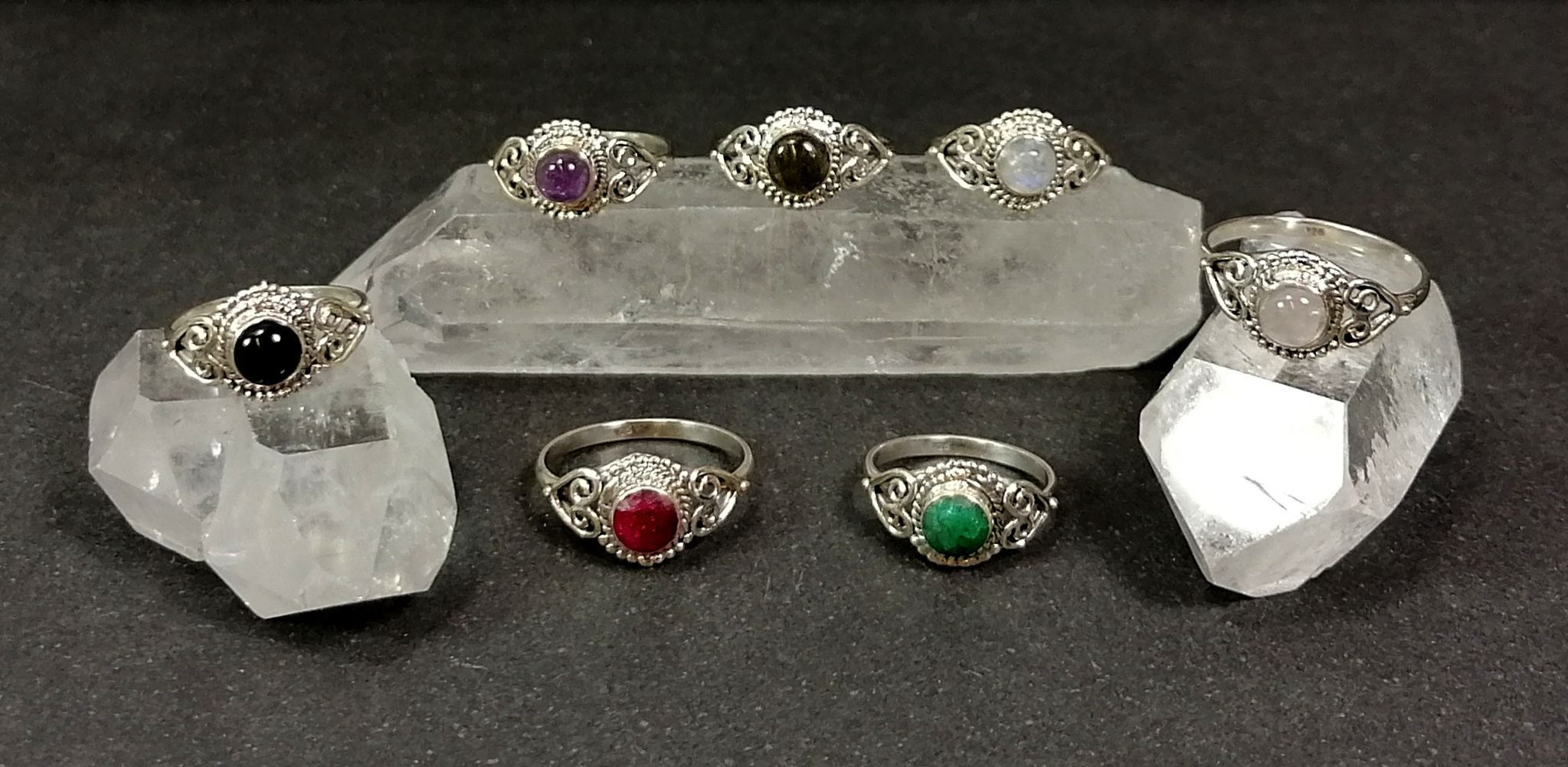 Silverring med hjärtan och Cabochon i olika stenar