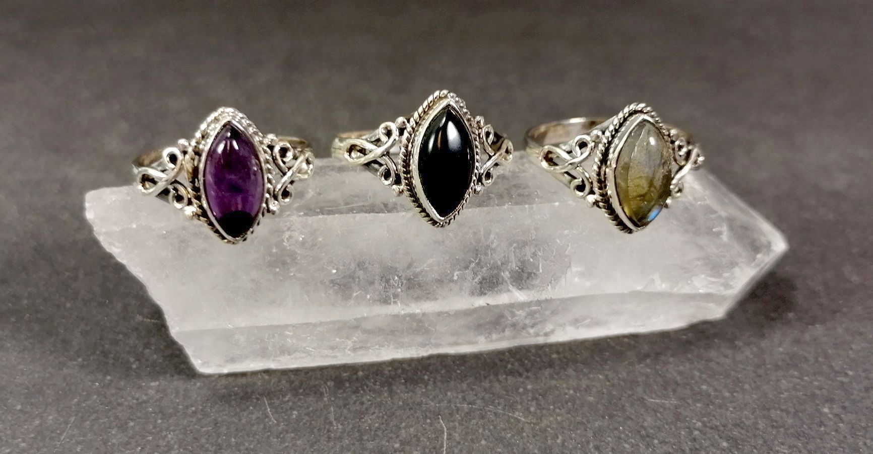 Silverring med mandelformad Cabochon i olika stenar