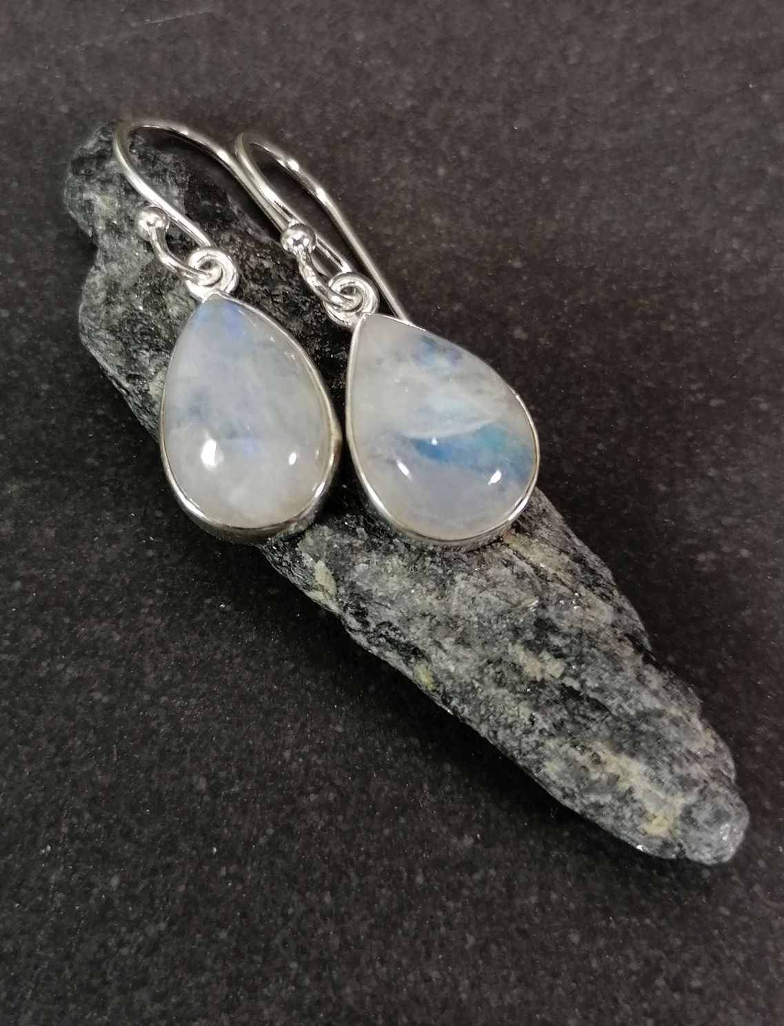 Örhängen Silver med Cabochon Droppe i Månsten 