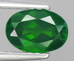 Diopsido de cromo natural ovalado 7x5 mm calibrado