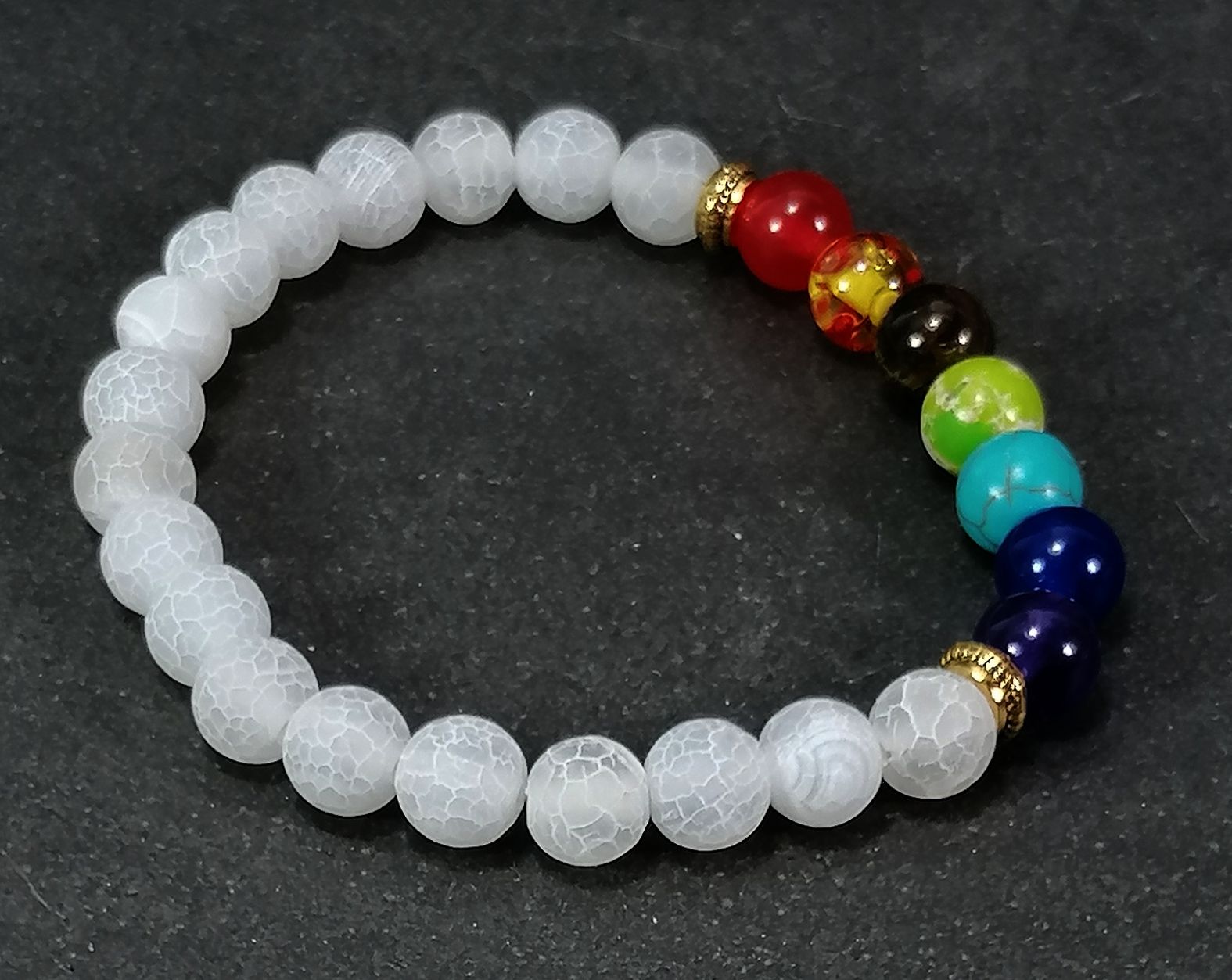 Chakra  Armband med Frostad Bergkristall