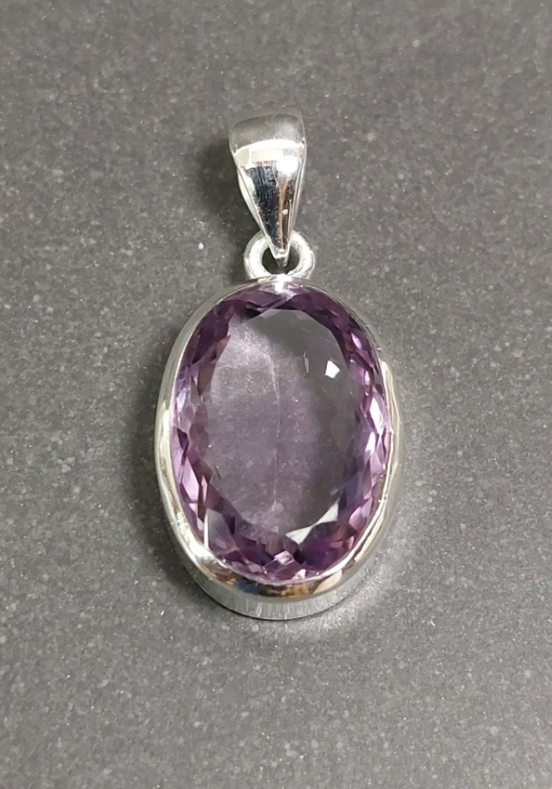 Silver hänge med fasetterad Ametist Cabochon