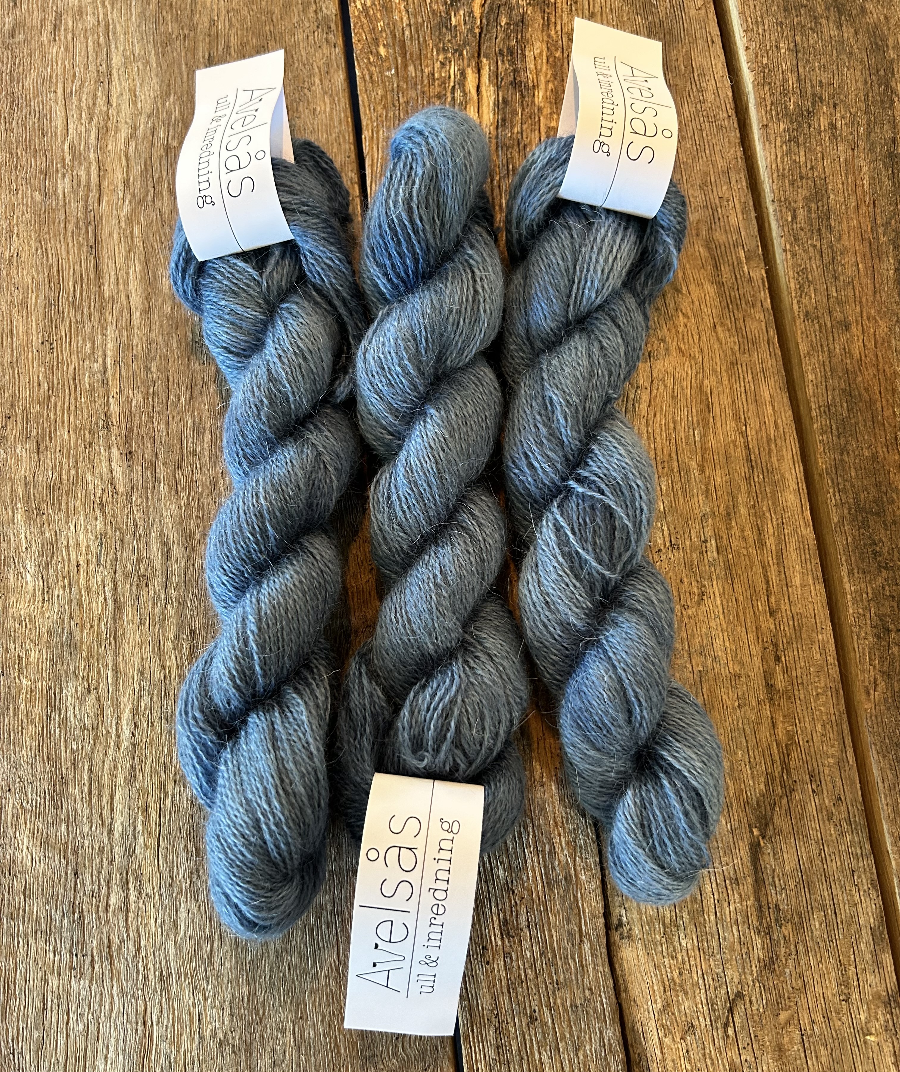 Snake-eye 2 stranded claw eye yarn