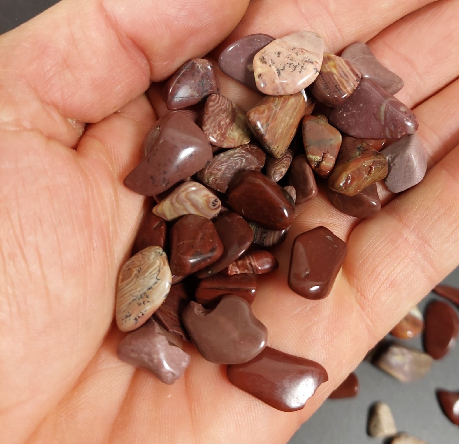 Mini Röd  Opal, Trumlad - 1kilo Påse - 2