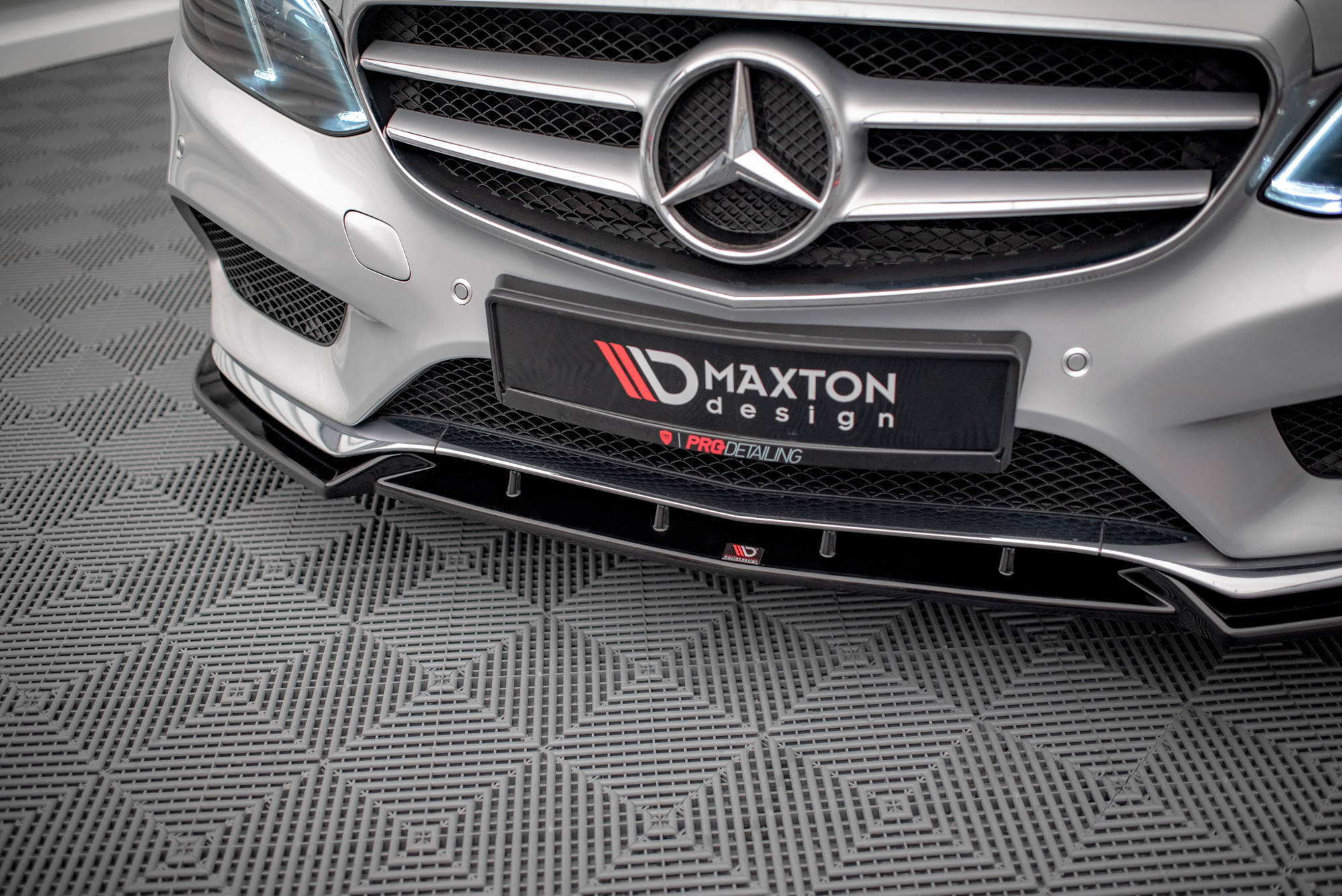 Maxton - FRONT SPLITTER V.2 MERCEDES-BENZ E AMG-LINE SEDAN W212 FACELIFT - 2