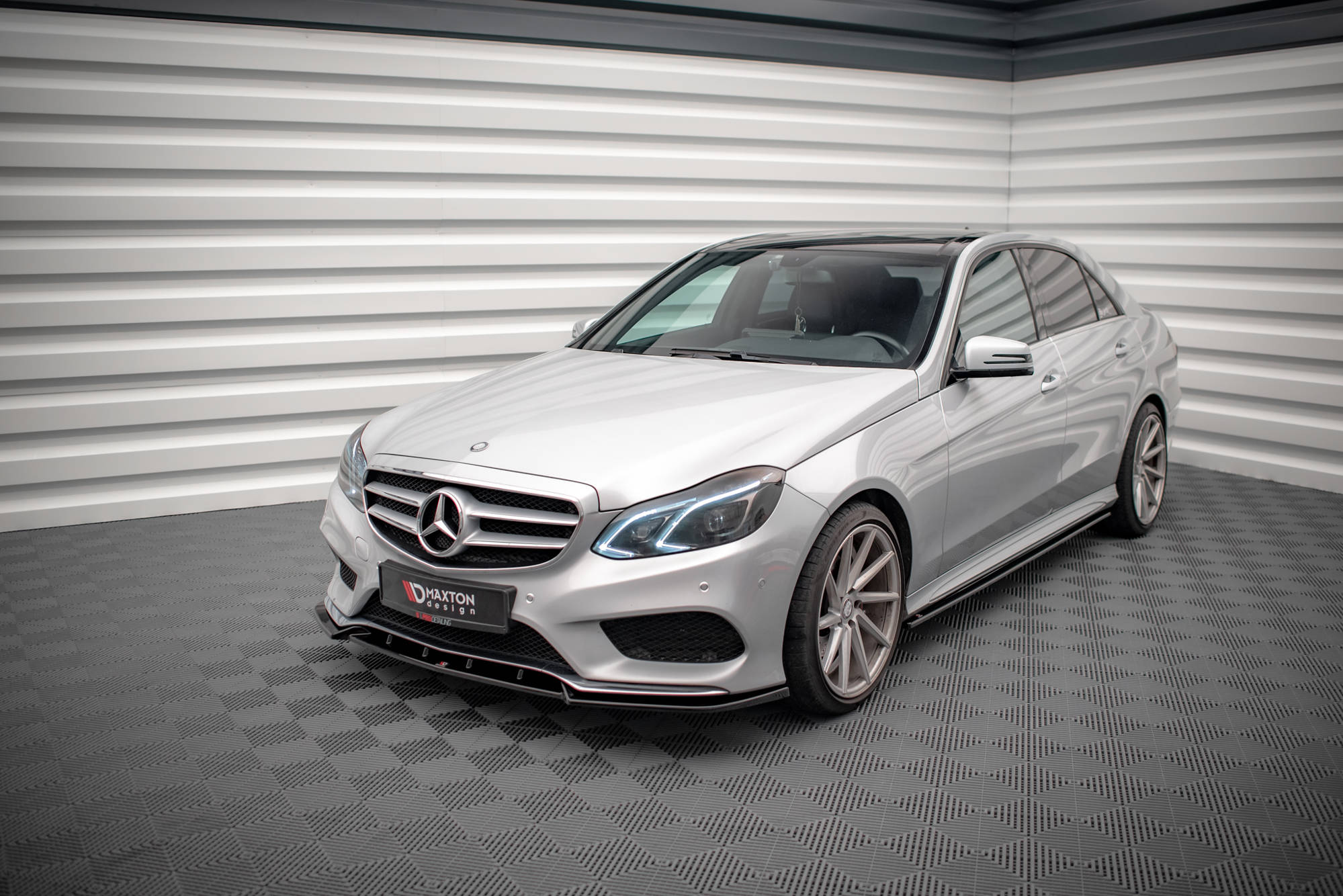 Maxton - FRONT SPLITTER V.2 MERCEDES-BENZ E AMG-LINE SEDAN W212 FACELIFT - 3