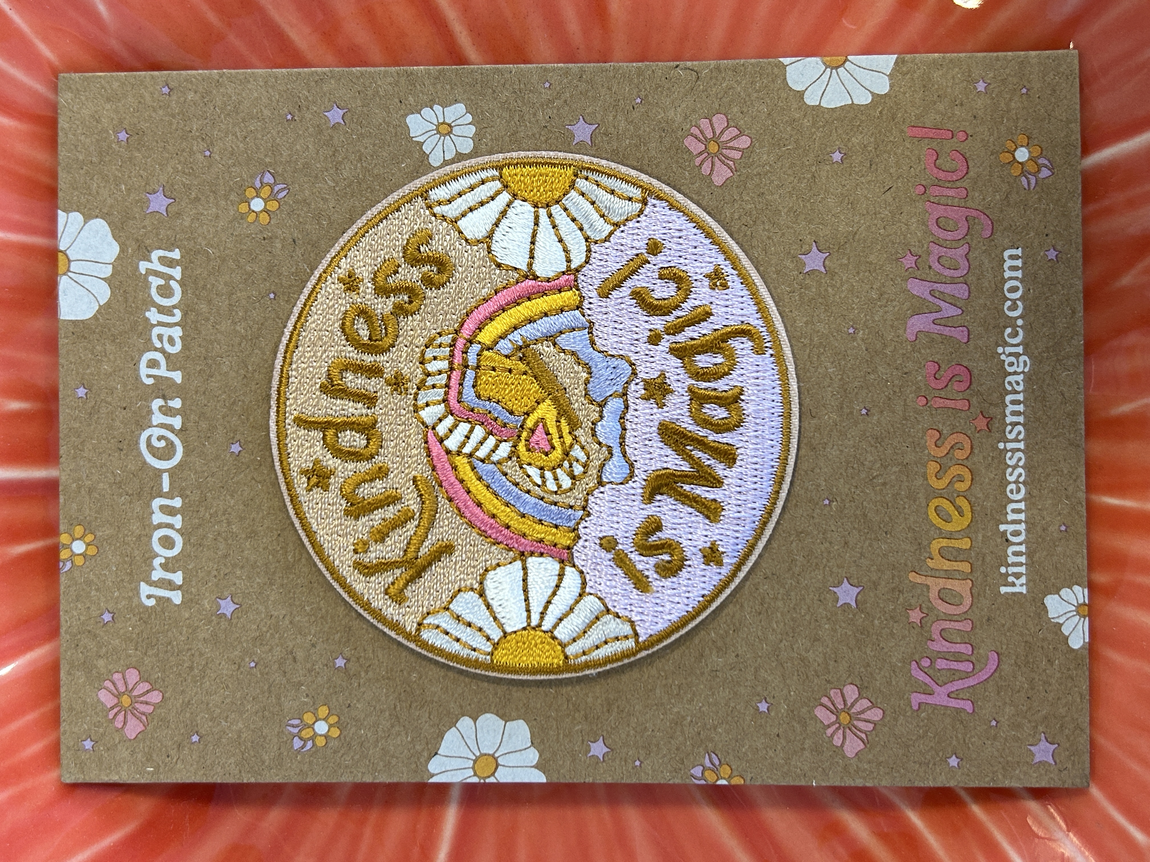 Tygmärke "Kindness is magic"