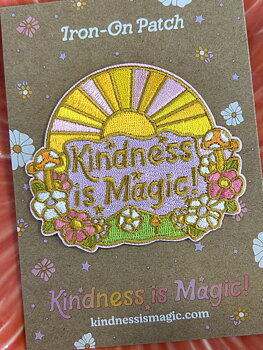 Tygmärke "Kindness is magic"