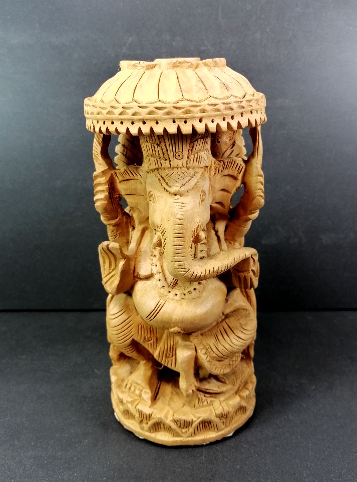 Ganesha - handsnidad i sandelträ - 20cm