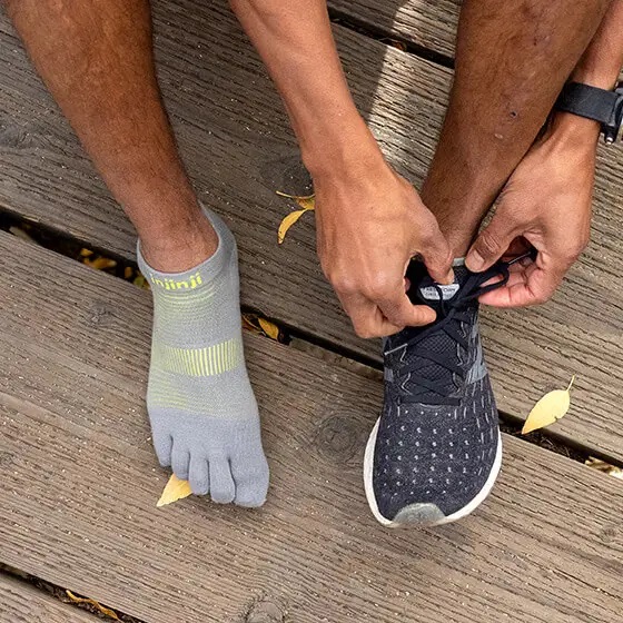 Injinji Run Lightweight No-Show Neon Silver - 2