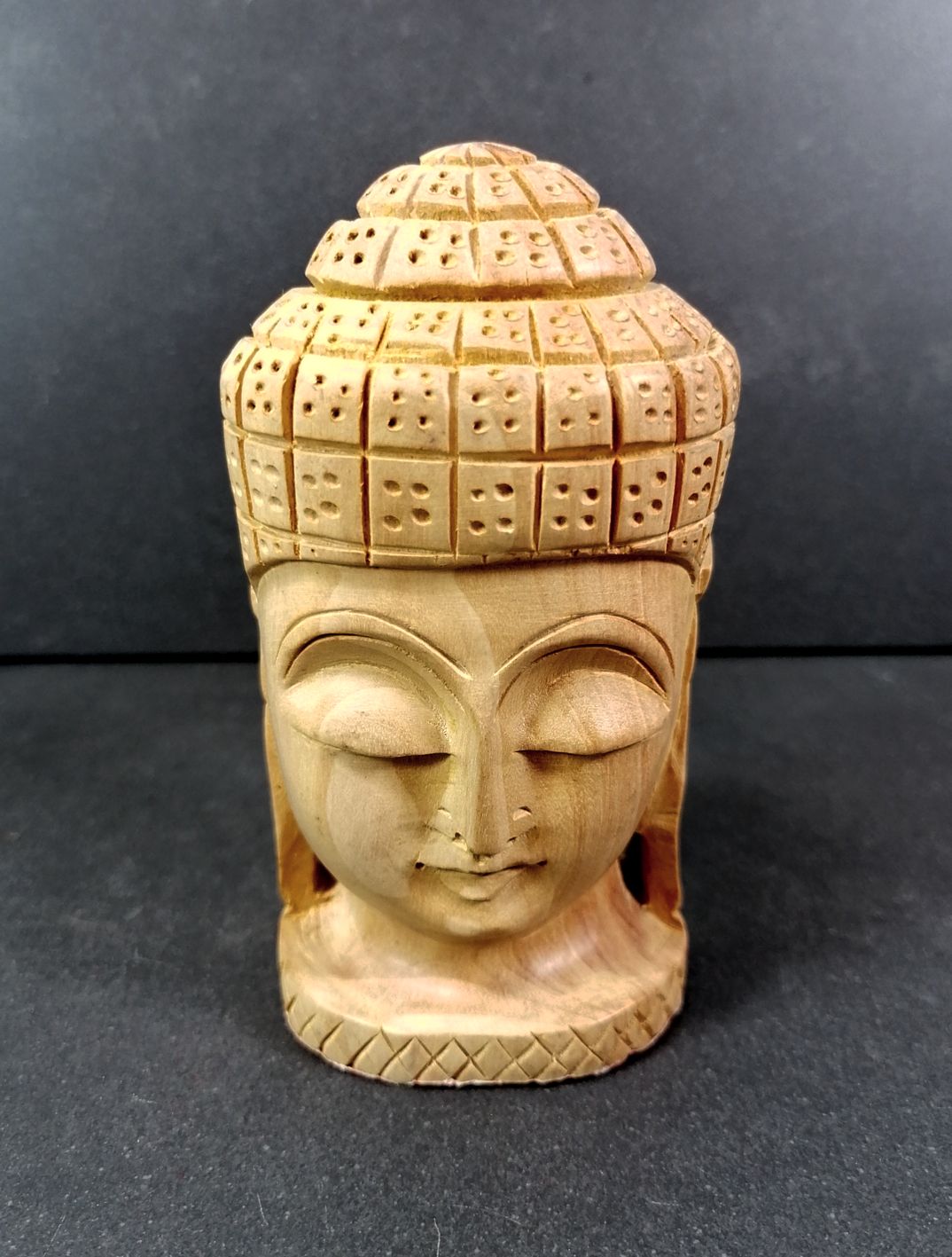 Buddha handsnidad i sandelträ - 11
